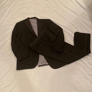 Mens Vera Wang Black Tuxedo Size 42R w/ 34R